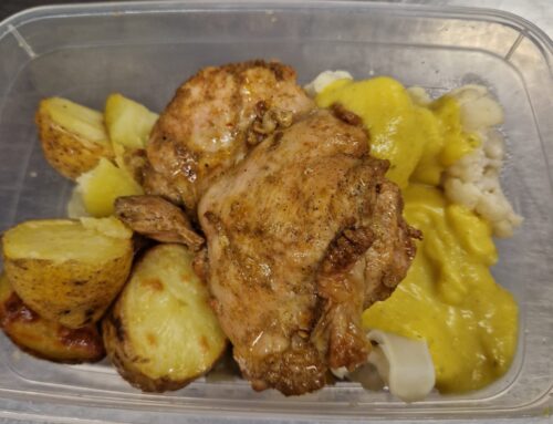 Bloemkool met aardappeltjes uit de oven en kipdijfilet