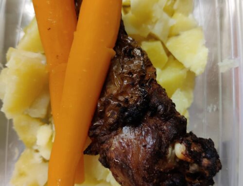 Aardappeltje met wortel en kippenpoot