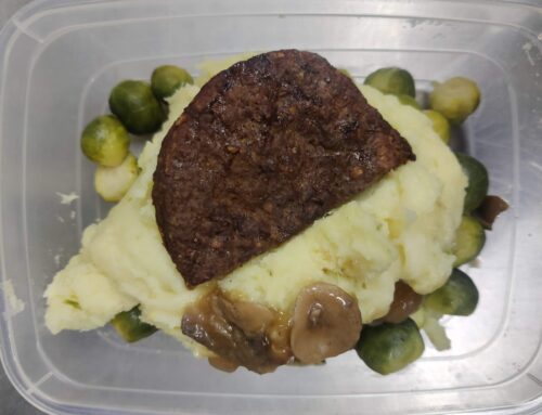 Puree met spruitjes en een deelburger